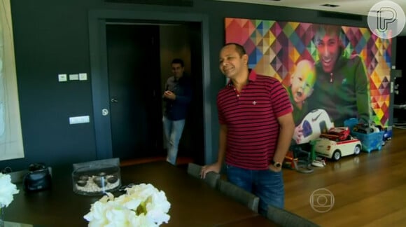 Neymar abriu a porta de sua casa em Barcelona para Luciano Huck e falou sobre a vida na Espanha