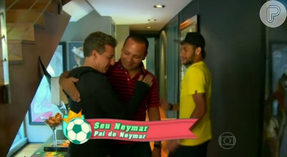 Luciano Huck foi recebido por Neymar e pelo pai dele em visita à sua casa em Barcelon