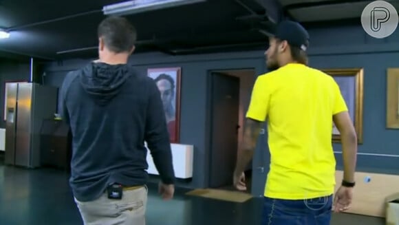 No programa 'Caldeirão do Huck' exibido no sábado, 7 de junho de 2014, Luciano Huck e Neymar conversaram e circularam pela mansão onde o craque vive na Espanha