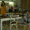 Helena (Julia Lemmertz) fica bêbada em conversa com Juliana (Vanessa Gerbelli) no capítulo deste sábado, 7 de junho de 2014, de 'Em Família'