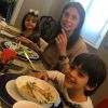 Luca e Isabella, filhos do jogador de futebol Kaká com Carol Celico, curtindo o almoço com a vovó materna