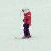 O aniversariante Luca se aventurando no esqui. Olha que lindo dando seus primeiros passos na neve?