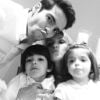 Olha que fofo Carol Celico e Kaká fazendo biquinho para a foto com os filhos?