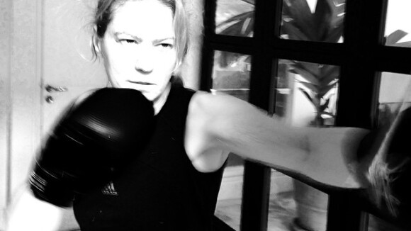 Patrícia Pillar luta boxe para manter a boa forma e ganha elogios
