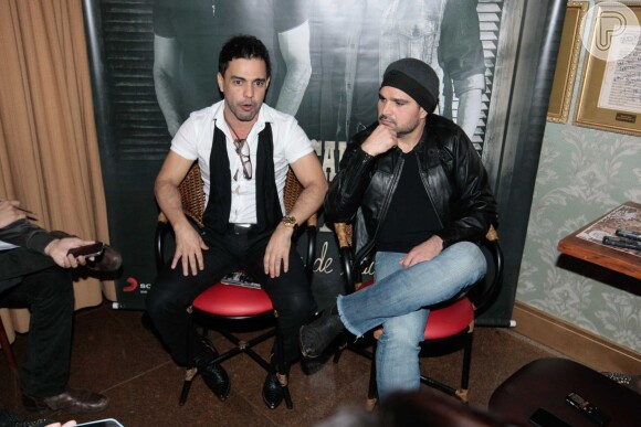 Zezé Di Camargo e Luciano participaram da coletiva do lançamento do novo álbum, “Teorias de Raul”, nesta terça-feira (10), no restaurante Paris 6, em São Paulo. 