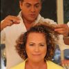 Para cumprir compromissos durante a Copa do Mundo, Sonia mudou o visual com o hairstylist Flávio Priscot 
 
 
