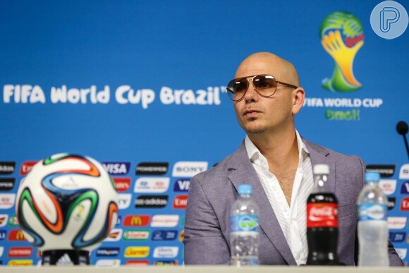 Pitbull participa de coletiva de imprensa sobe abertura da Copa do Mundo