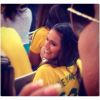 Vestindo a camisa 10 da Seleção, Bruna Marquezine torceu por Neymar na Arena Corinthians