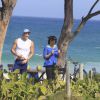 Recentemente, Reynaldo Gianecchini e Helena Ranaldi gravaram cenas da novela juntos em uma praia no Rio de Janeiro