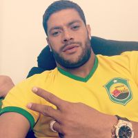 Hulk faz fisioterapia em Fortaleza e exame não constata lesão na coxa do atleta