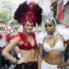 Bruna Marquezine e Roberta Rodrigues posam com as fantasias de musas do carnaval em gravação de 'Salve Jorge'