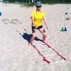 Leticia Spiller combina dieta equilibrada com exercícios na praia para deixar o corpo em dia 