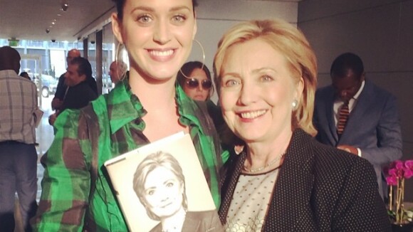 Katy Perry apoia Hillary Clinton a disputar presidência: 'Vou escrever a música'