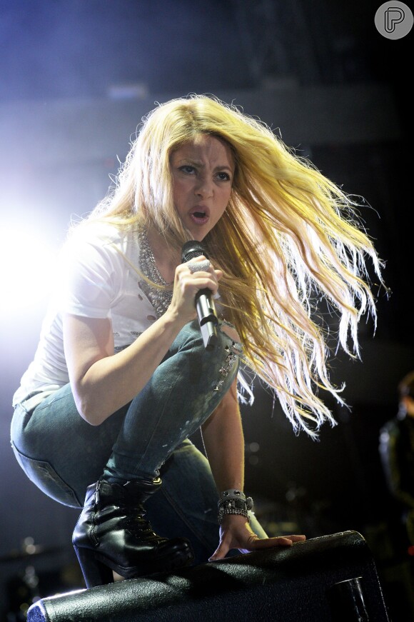 De acordo com o colunista Leo Dias, Shakira pode vir ao país cantar na cerimônia de encerramento da Copa do Mundo