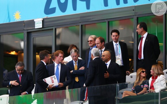 Príncipe Harry chega ao Estádio Mineirão, em Belo Horizonte, para assistir ao jogo de despedida da Inglaterra