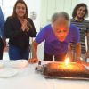 Gilberto Gil ganhou festa surpresa com a presença da filha, Preta Gil, e do neto Francisco, filho da cantora, no dia em que completa 72 anos, nesta quinta-feira, 26 de junho de 2014