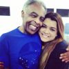 'A filha Preta Gil veio dar parabéns para o pai', escreveu Flora Gil, mulher de Gilberto Gil, na leganda da foto dos dois