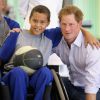 Príncipe Harry conheceu crianças em um hospital de reabilitação