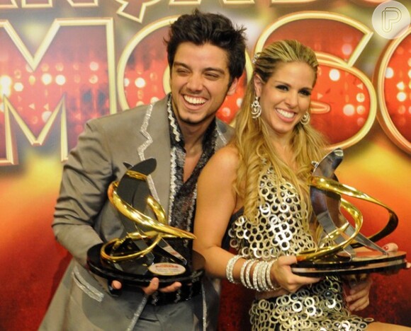 Irmão de Bruno Gissoni, Rodrigo Simas venceu a edição 2012 do 'Dança dos Famosos'