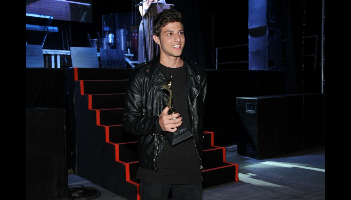 Foto: Chay Suede soma um grande número de fãs pelo Brasil após fazer ...