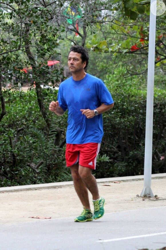 Marcos Palmeira corre na Lagoa Rodrigo de Freitas, na Zona Sul do Rio de Janeiro (30 de junho de 2014)