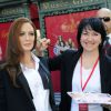 Estátua de Angelina Jolie ganha retoque