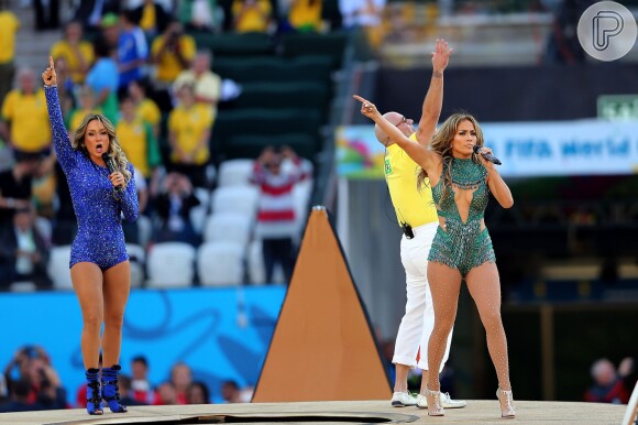 Claudia Leitte se apresentou na abertura da Copa do Mundo, mas ficou fora da final