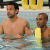 Fred e Fernandinho em treino na piscina da Granja Comary