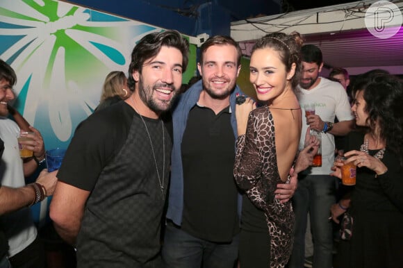 Sandro Pedroso, ex-noivo de Susana Vieira, também esteve na festa e posou sorridente ao lado de Max Fercondini e Amanda Richte
