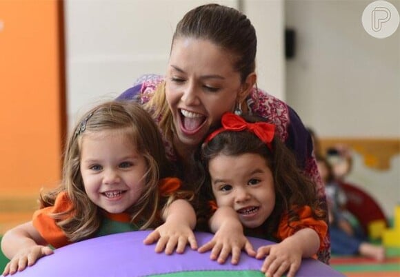 Bianca Rinaldi engravidou por processo de fertilização in vitro; atriz é mãe de Beatriz e Sofia, de 4 anos