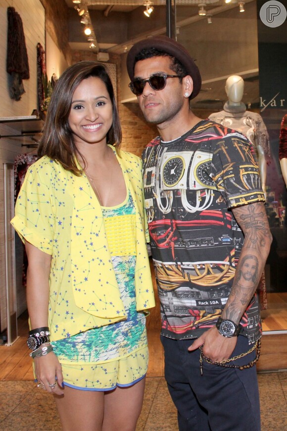 Daniel Alves e Thaíssa Carvalho terminam namoro de dois anos. A atriz usou seu Instagram para falar sobre o assunto: 'Sem mágoas' (15 de julho de 2014)