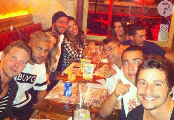 Daniel Alves jantou com Fernanda no restaurante Paris 6 após a final da Copa em São Paulo
