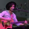 Fiuk tem feito pockets shows pelo Brasil. Recentemente, ele cantou no 'Arraiá do Bem', em São Paulo