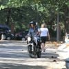 Cauã Reymond foi clicado fazendo aulas de moto no final da tarde desta terça-feira, 22 de julho de 2014.