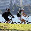 Malu Mader andou de bicicleta na Lagoa Rodrigo de Freitas, Zona Sul do Rio de Janeiro, nesta quarta-feira, 23 de julho de 2014