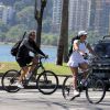 Malu Mader andou de bicicleta na Lagoa Rodrigo de Freitas, Zona Sul do Rio de Janeiro, nesta quarta-feira, 23 de julho de 2014
