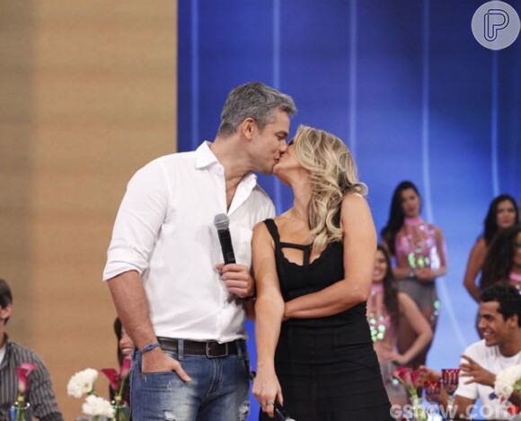 27 de julho de 2014 - Flávia Alessandra e Otaviano Costa compeltam oito anos de casamento em outubro