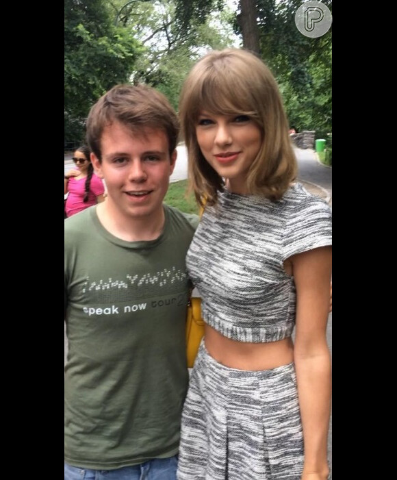 Taylor Swift posou com fãs durante passeio no Central Park