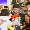 Neymar desembarcou no Japão nesta quinta-feira, 31 de julho de 2014, e provocou alvoroço nos fãs