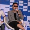 Psy chegou a Salvador, onde falou com a imprensa e se encantou pelo charme de Sabrina Sato, nesta sexta-feira, 8 de fevereiro de 2013