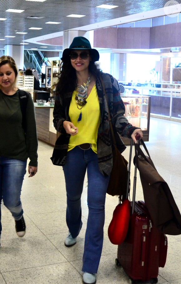 Débora Nascimento embarcou no aeroporto Santos Dumont, no Rio de Janeiro, nesta terça-feira, 9 de agosto de 2014