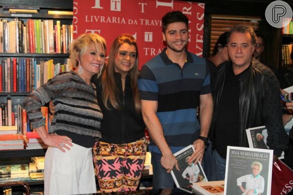 Preta Gil esteve presente com o namorado, Rodrigo Godoy, no lançamento do livro