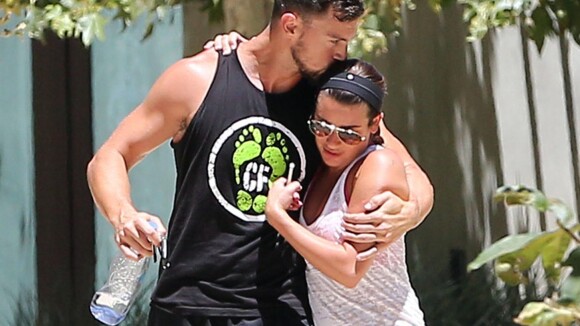 Lea Michele se exercita ao lado do novo namorado, Matthew Paetz, nos EUA