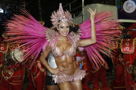 Gracyanne Barbosa também desfila como rainha de bateria da Mangueira na próxima segunda-feira (11), na Marques de Sapucaí, no Rio de Janeiro