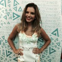 Mariana Rios aparece ainda mais loira em evento de moda em Brasília
