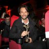 Rodrigo Santoro recebeu troféu da cidade no Festival de Cinema de Gramado