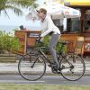 Christiane Torloni andou de bicicleta na orla da praia da Barra da Tijuca, Zona Oeste do Rio de Janeiro, na tarde deste domingo, 10 de agosto de 2014