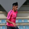 Neymar volta a treinar com bola 38 no Barcelona dias após a lesão sofrida na Copa do Mundo