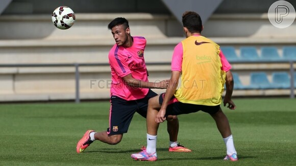 Neymar exibe boa forma na volta aos treinos do Barcelona