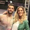 Giovanna Ewbank e Bruno Gagliasso recebem R$ 350 mil para estrelar nova campanha de marca de sapatos. A informação é da coluna 'Retratos da Vida', do jornal 'Extra' (12 de agosto de 2012)